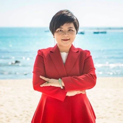 爱玩懂生活，会学知进取，她是这里最受欢迎的靓丽女律师